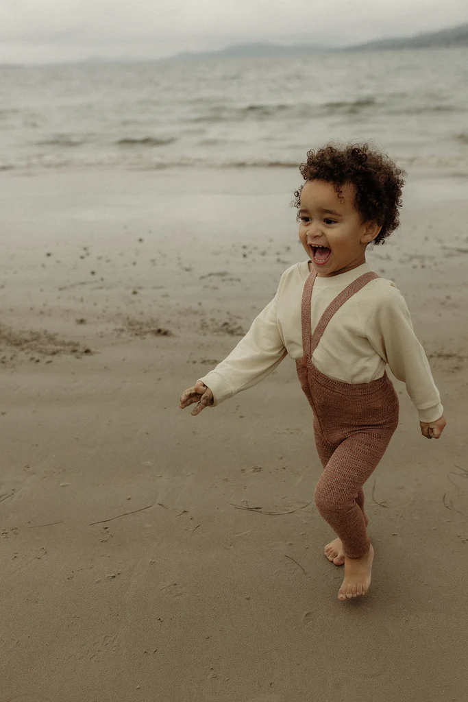 Silly Silas legginsy na szelkach salted caramel słony karmel retro footless