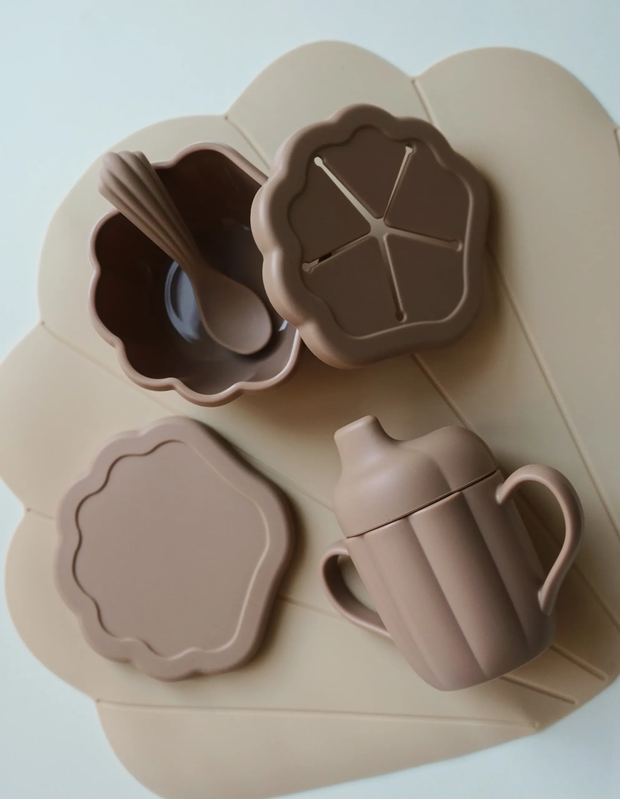 blush konges slojd zestaw obiadowy silicone clam set muszelka