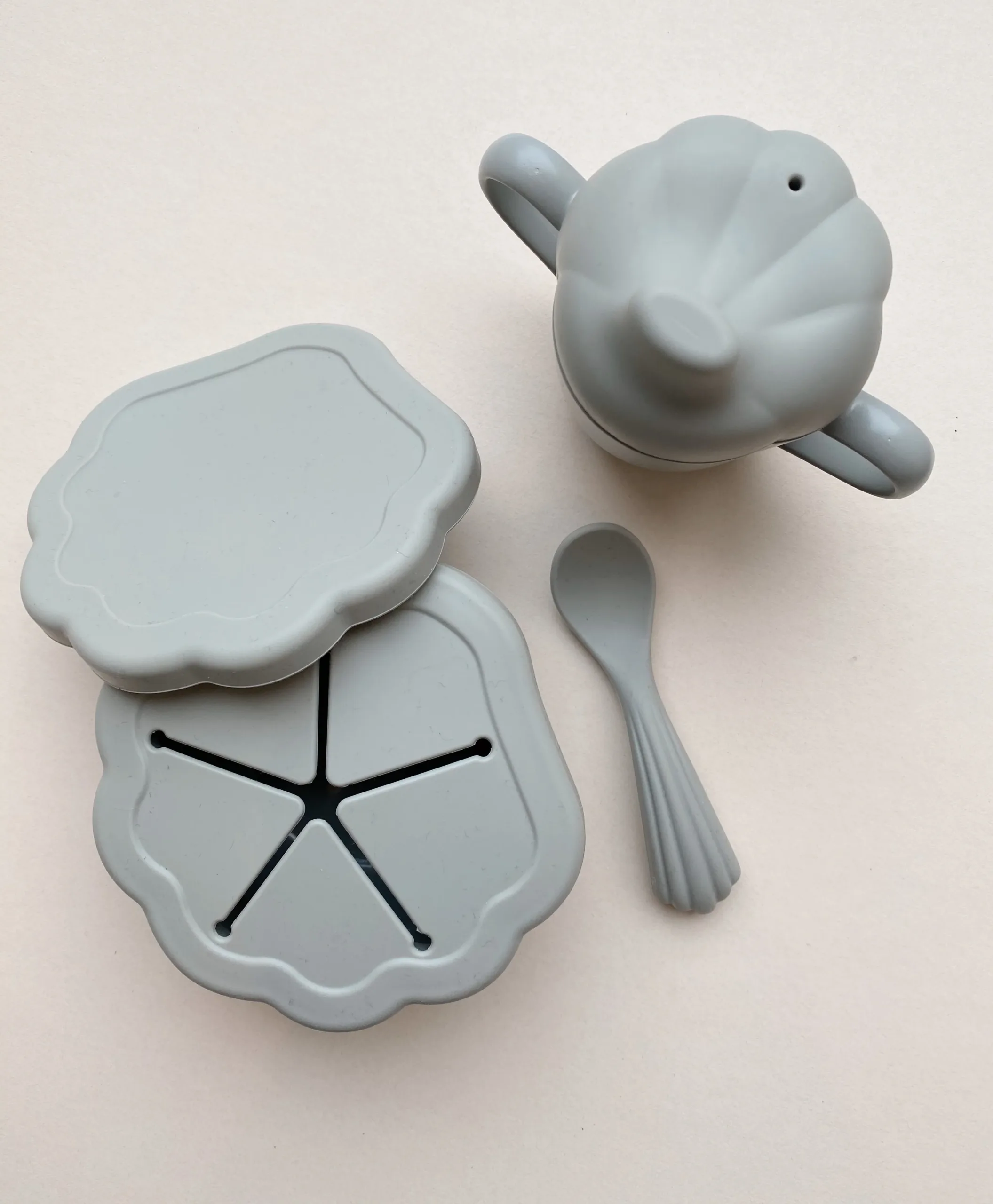 silicone clam set konges slojd light blue niebieski