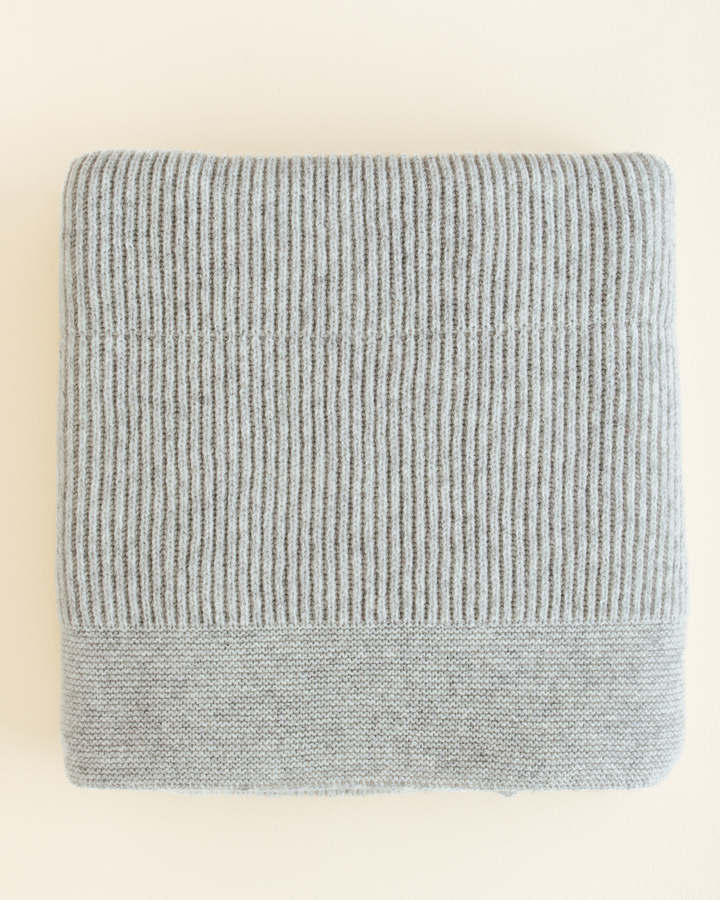 blanket gaston soft grey hvid szary duży koc rodzinny z wełny