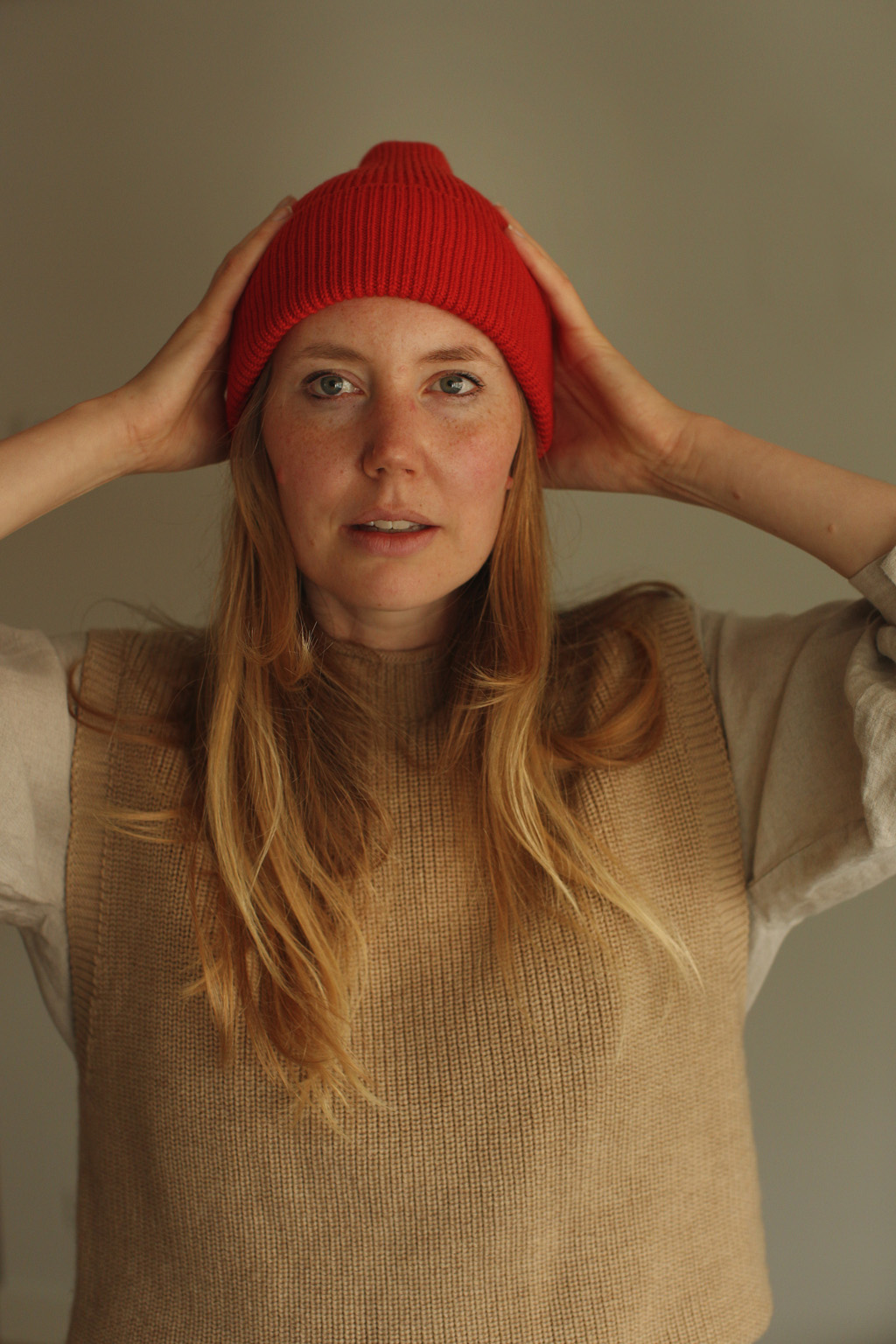 red fonzie beanie hvid czerwona czapka merino wełniana