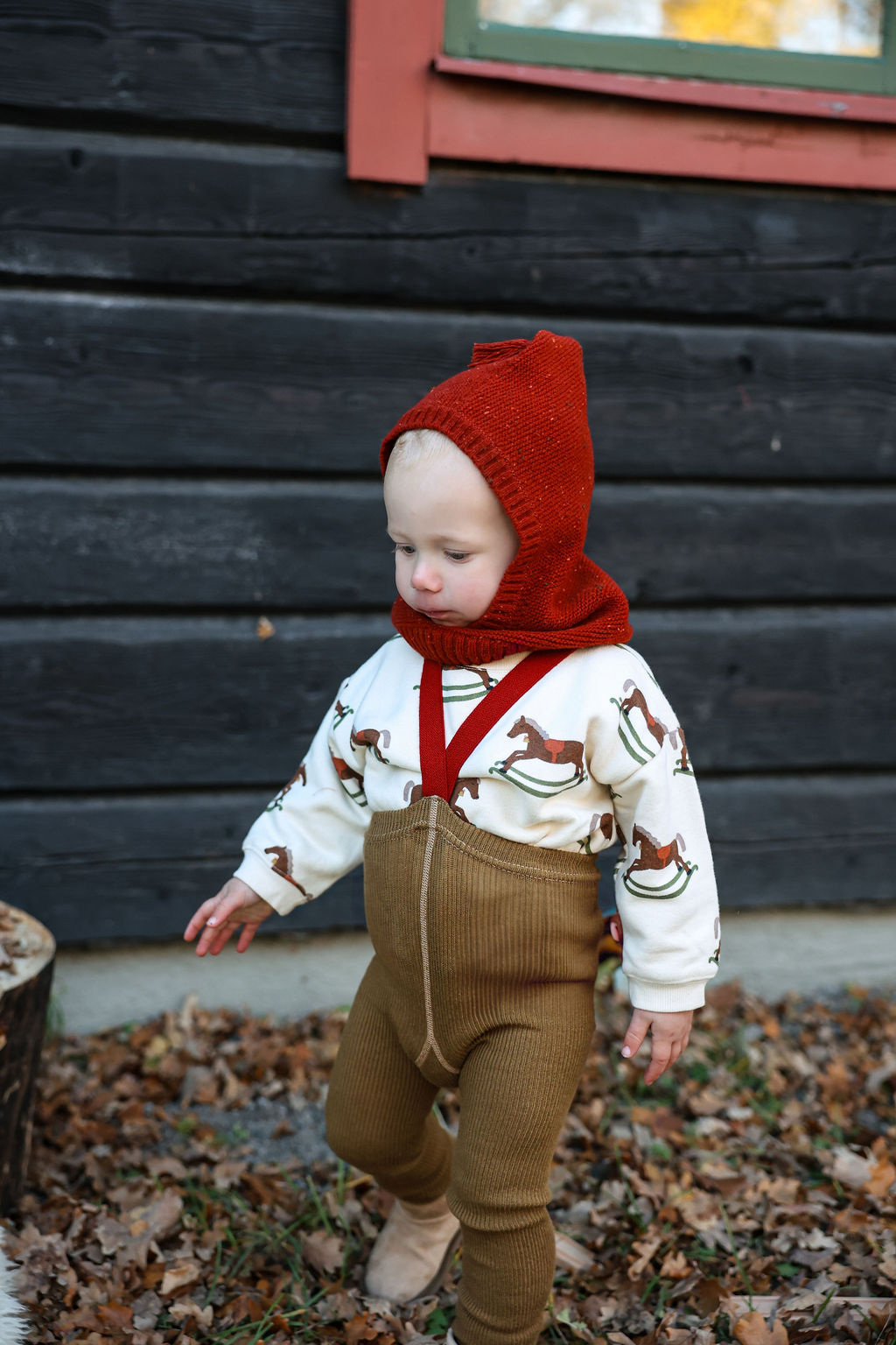 silly silas legginsy z szelkami świąteczne Acorn Brown W Maple Leaf