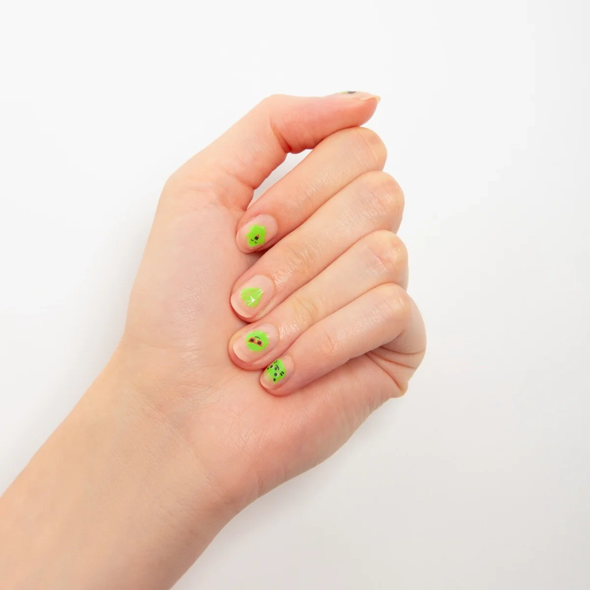 dziecięce naklejki na paznokcie fluorescencyjne