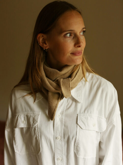 Trójkątny szalik z wełny chusta merino hvid sand