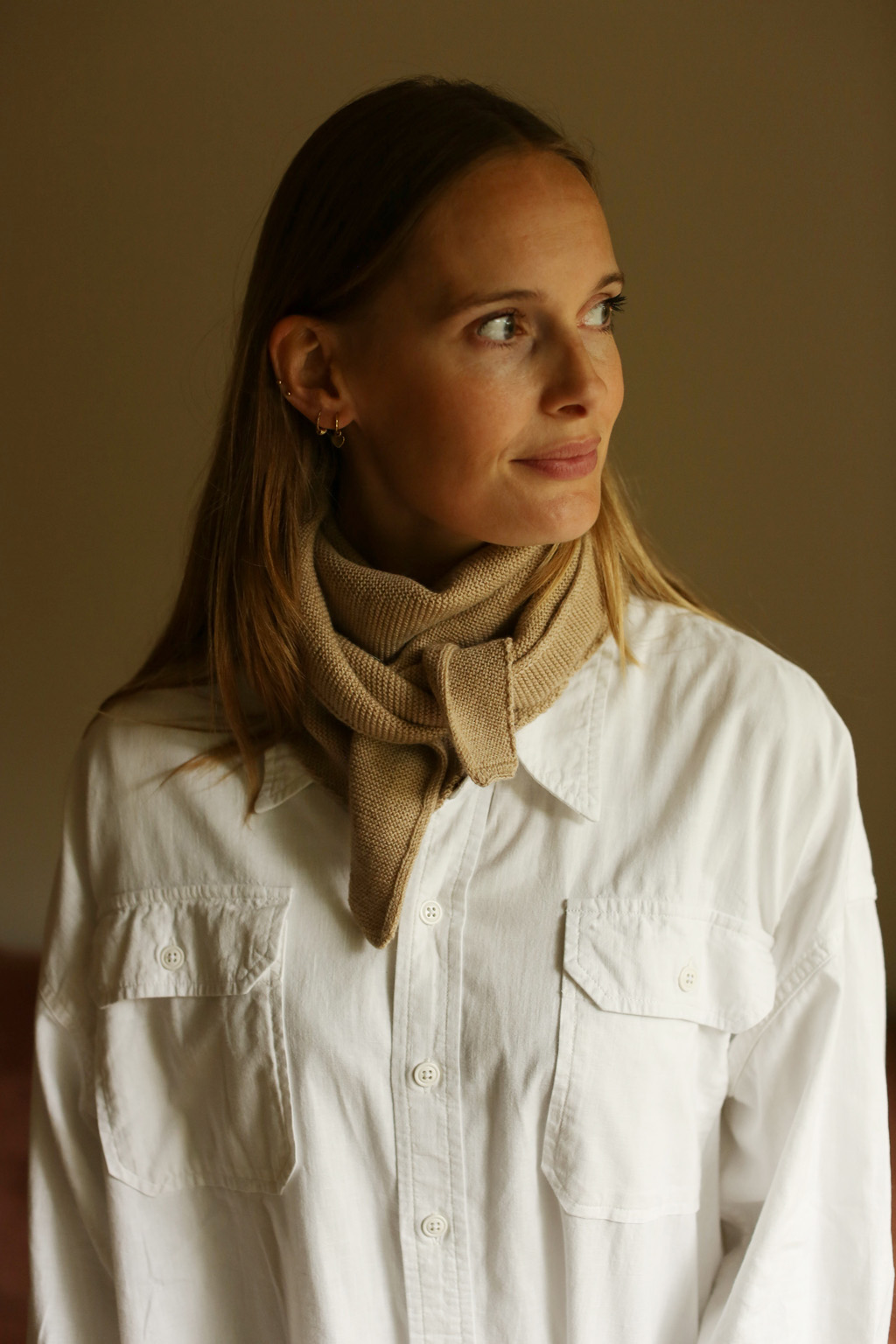 Trójkątny szalik z wełny chusta merino hvid sand