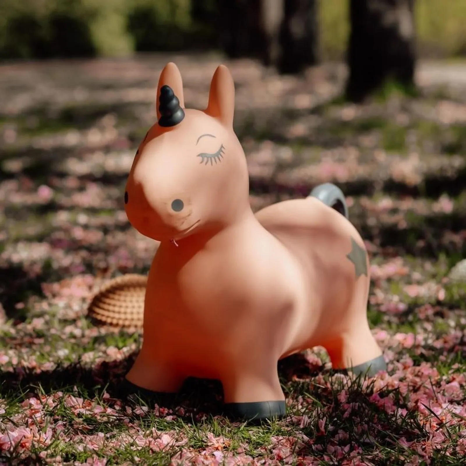 Skoczek Luna Jednorożec Find That Hippo, Gumowy skoczek jednorożec różowy