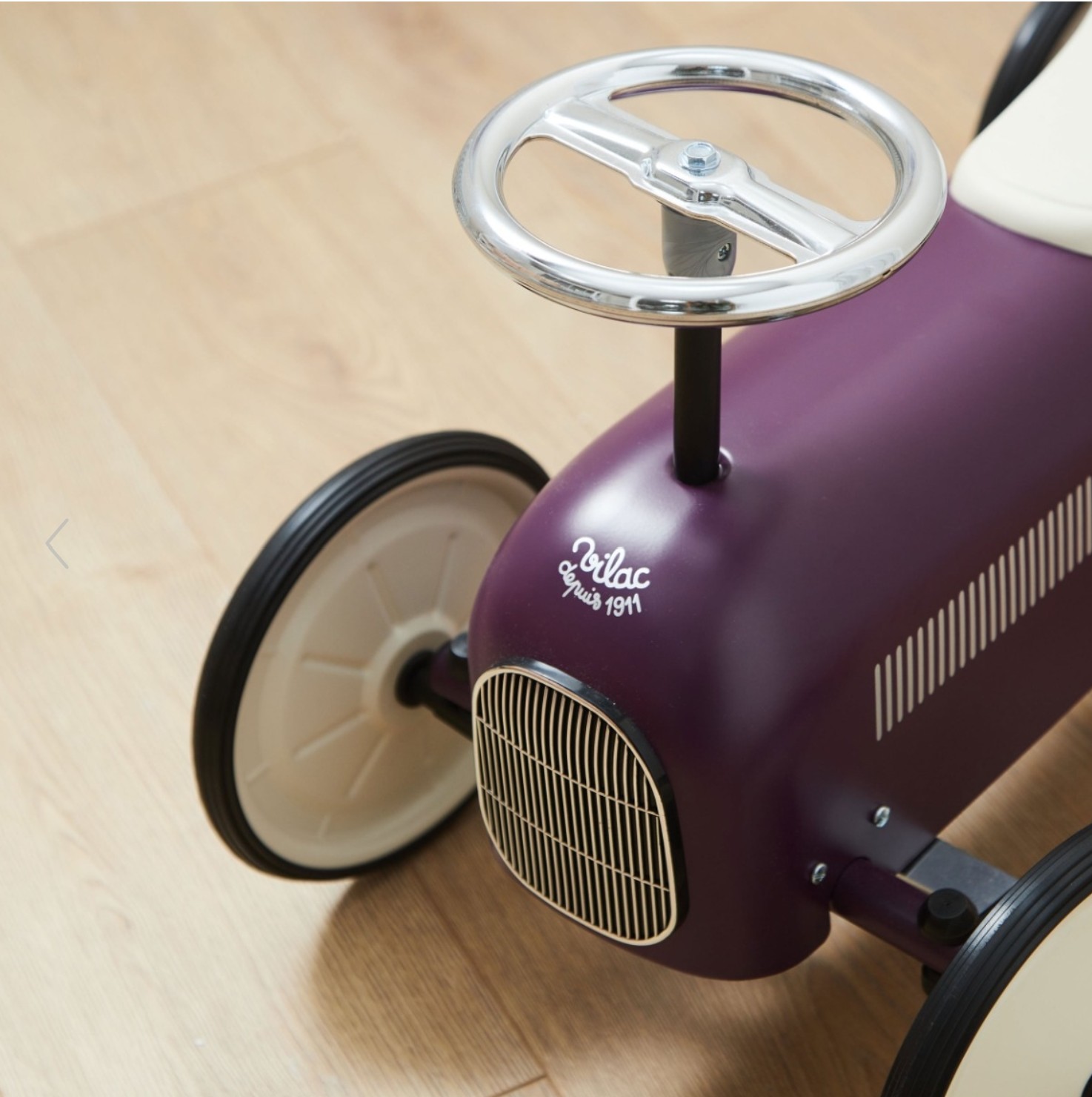 Samochodzik jeździk Vilac – zabawka retro