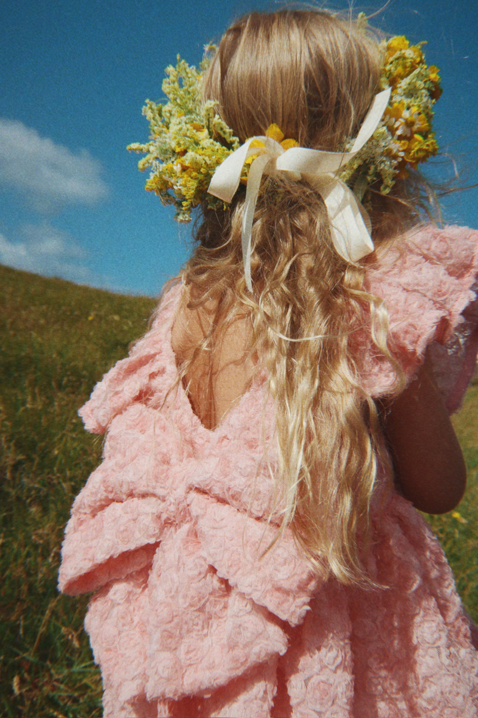z kokardą lato wiosna dziewczynka konges slojd ALLY FLOWER DRESS veiled rose