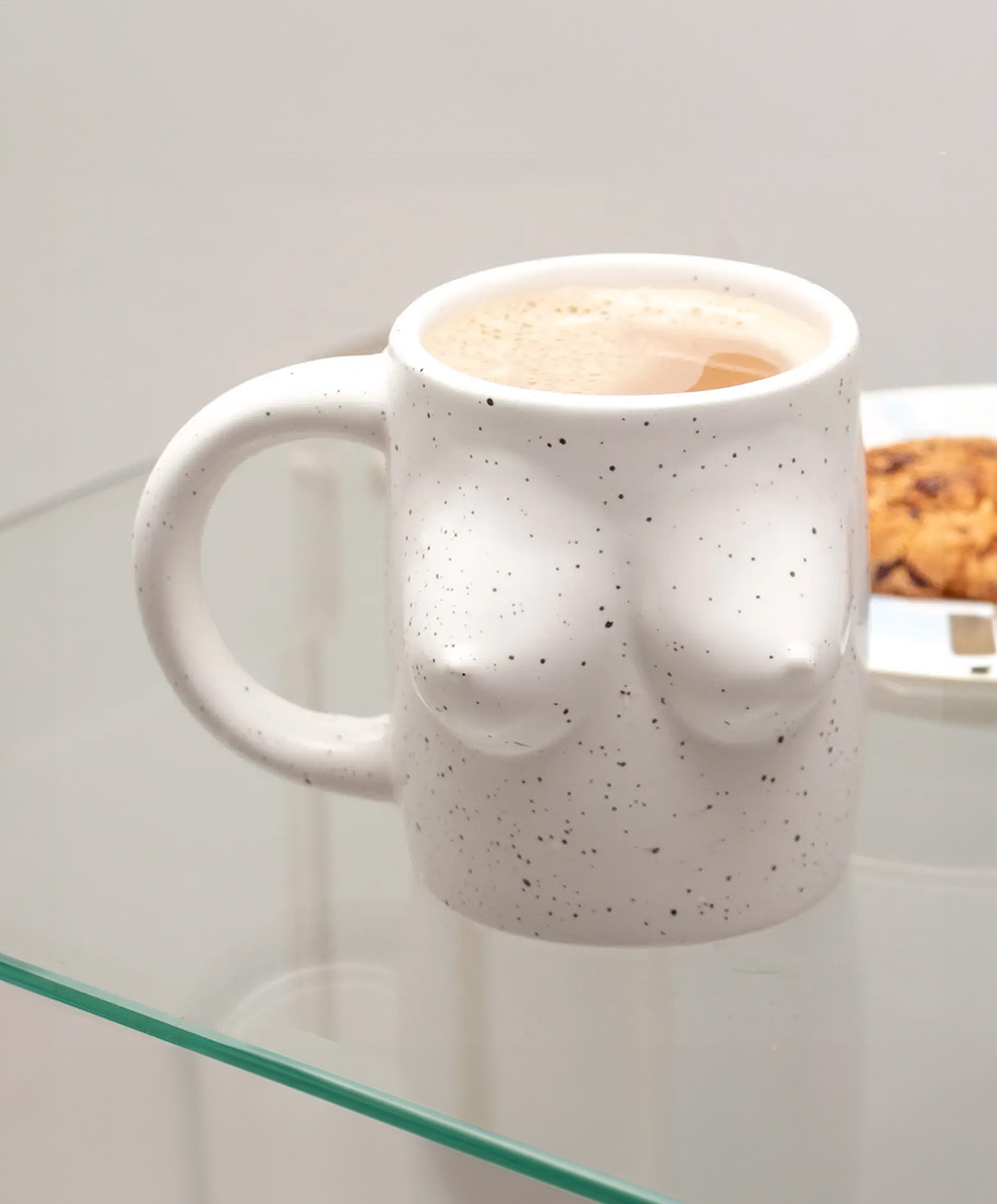 biały kubek helio ferretti designerski kubek ceramiczny tits aesthetic mug